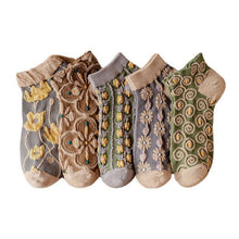 Load image into Gallery viewer, Women's Embossed Floral Cotton Socks