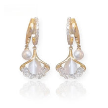 Load image into Gallery viewer, Apricot Leaf Pearl Earrings