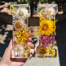 Load image into Gallery viewer, Nattlys med tørkede blomsterbokstaver