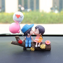 Load image into Gallery viewer, Tree Branch Couple Figurine