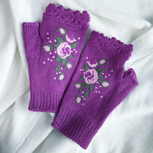 Load image into Gallery viewer, Hand Embroidered Gloves