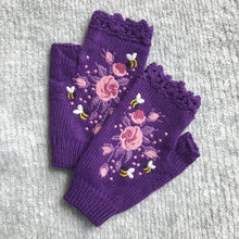 Load image into Gallery viewer, Hand Embroidered Gloves