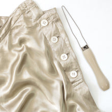 Load image into Gallery viewer, Button Hook Aids