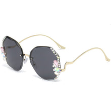 Load image into Gallery viewer, Woman Rimless Diamond Sunglasses