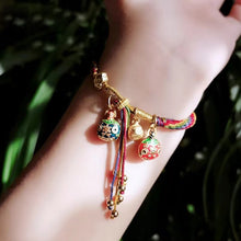 Load image into Gallery viewer, Armbånd som svelger beist i gull