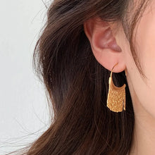 Load image into Gallery viewer, Fashion Scalloped Tassel Earrings