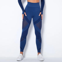 Load image into Gallery viewer, Seamless Knitted Striped Yoga Pants