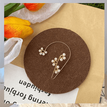 Load image into Gallery viewer, Genowl™ Vintage Pearl Earrings